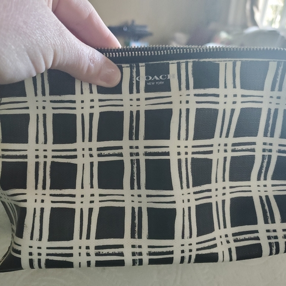 Large Makeup pouch and flat iPad or tablet holder - Picture 4 of 6